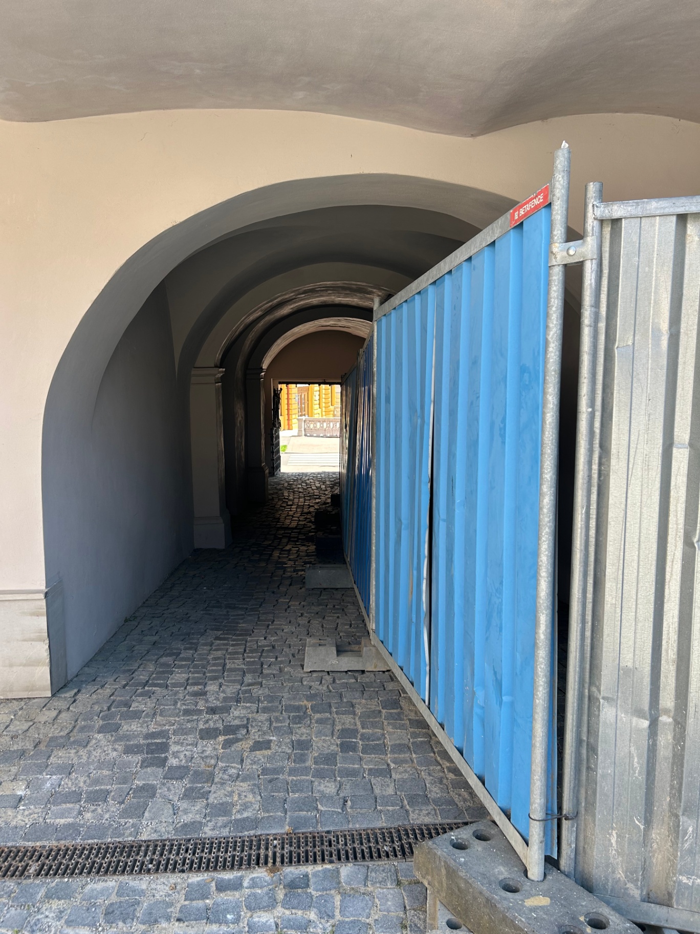 Exteriér — lešenie, dvor, strecha — fotka 3